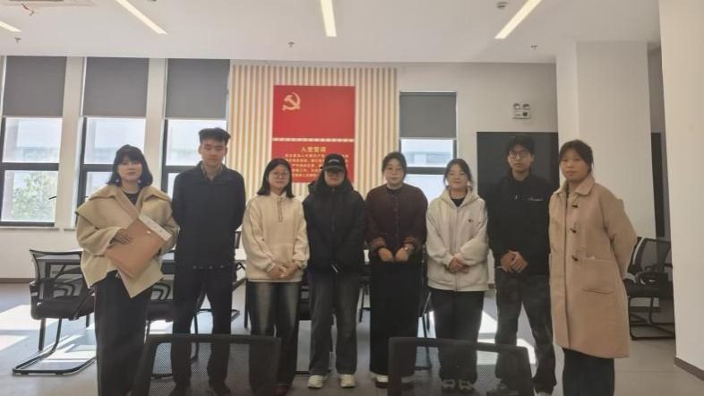 情暖实习路 协同育新人——我校教师赴森马物流园慰问实习学子