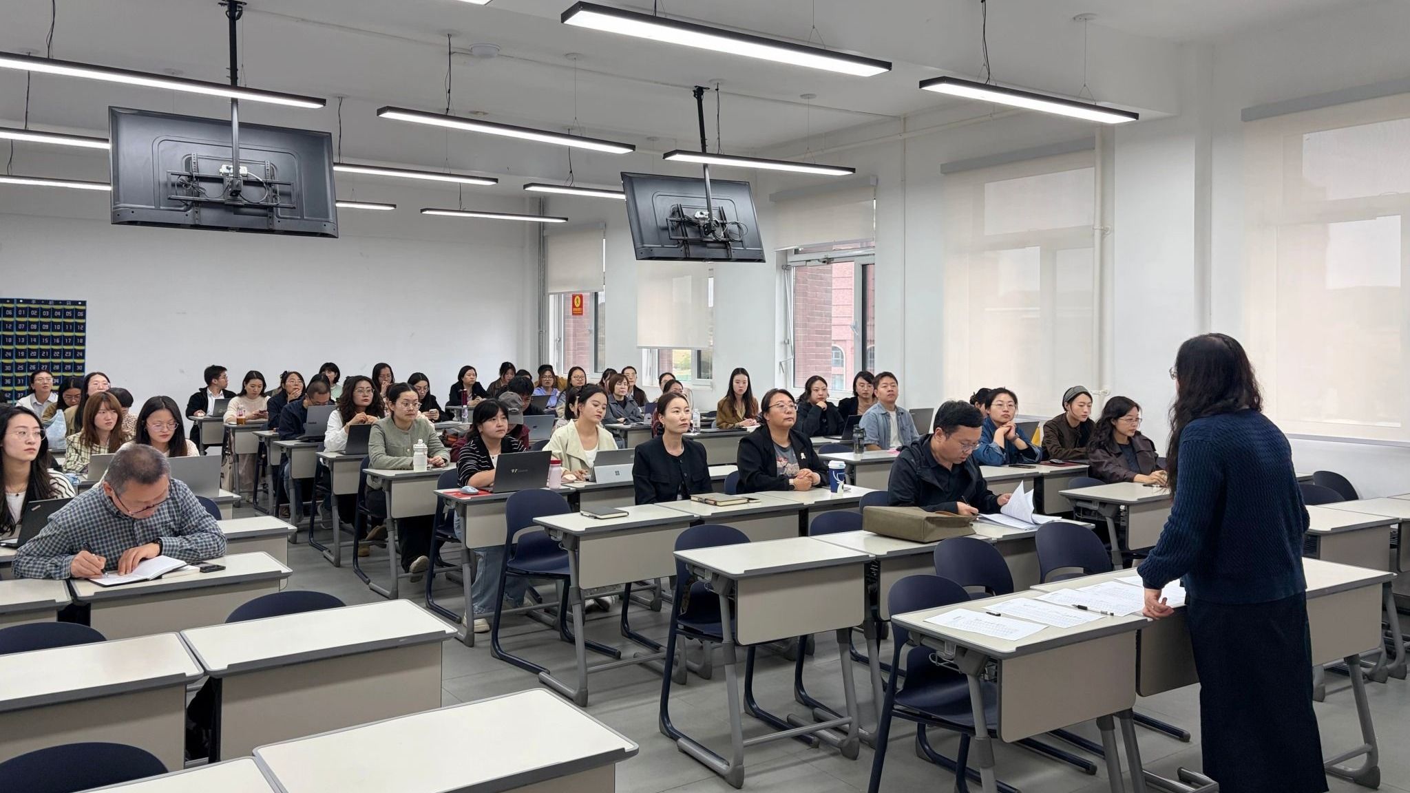 数智赋能教革新 深耕OBE育新人——商学院开展智慧教学创新专题培训会