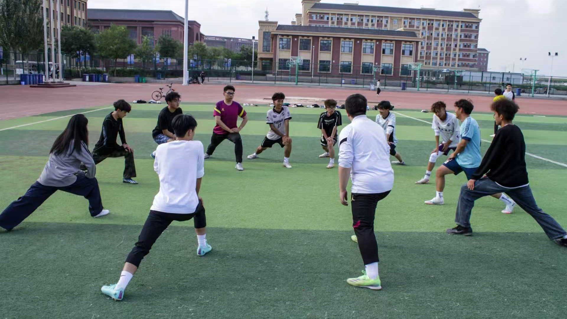以运动之名，启青春新程——商学院2025年“迎新杯”体育赛事选拔训练火热进行