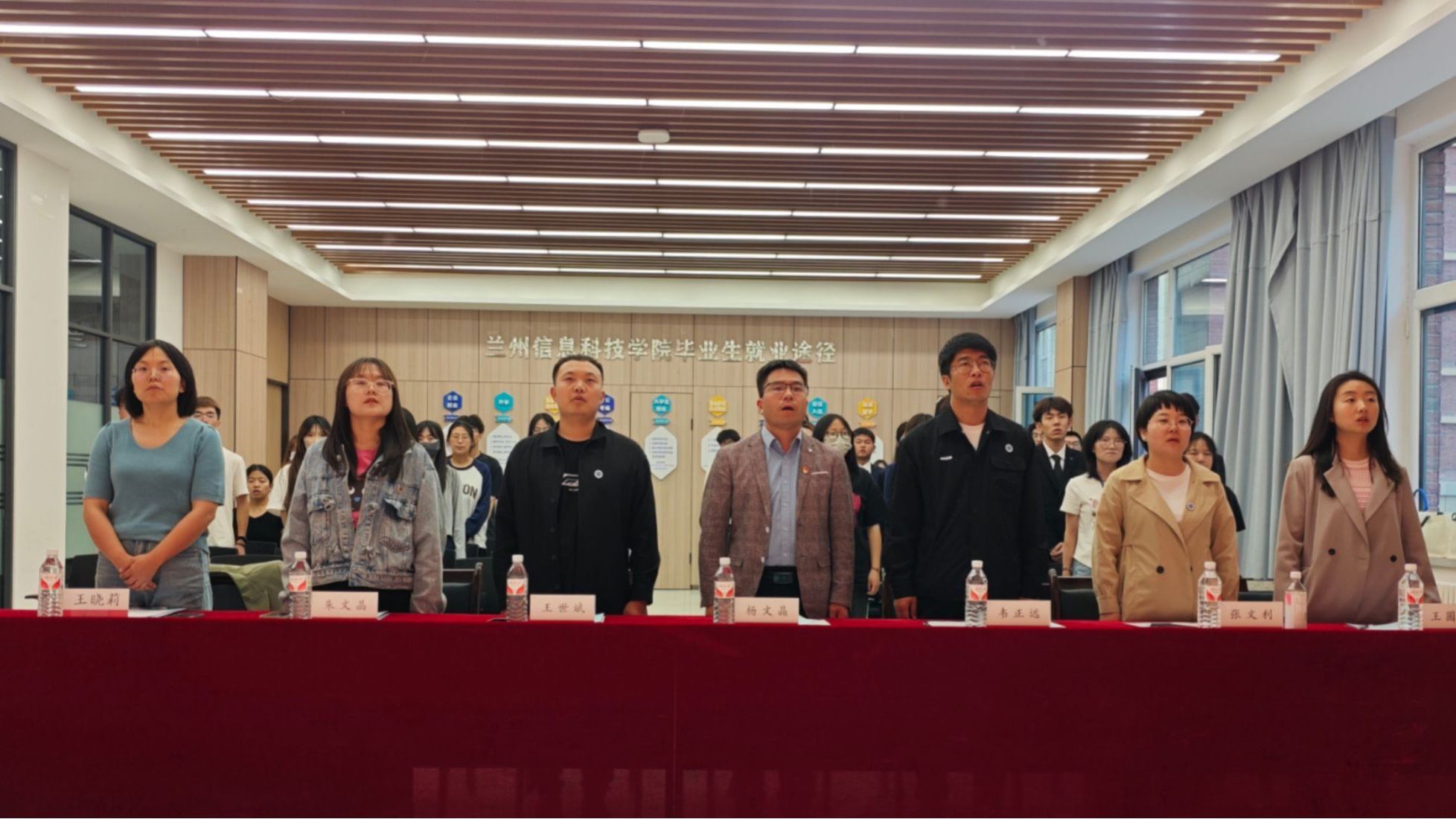 石榴花开满校园 青春共筑团结情——商学院“石榴杯”演讲比赛决赛圆满落幕