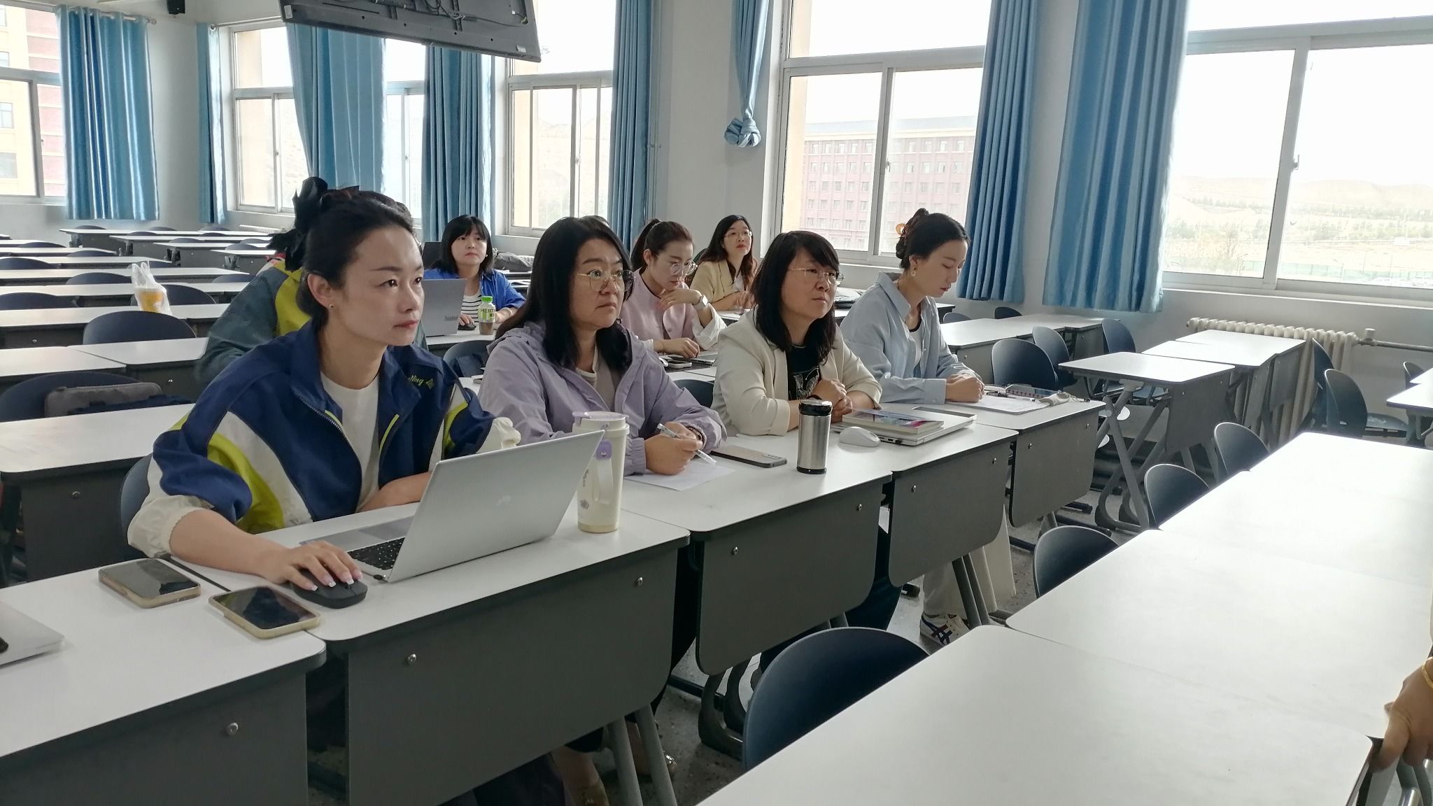 聚焦专业建设质量提升打造高水平专业群建设标杆——商学院召开专业人才培养目标论证会