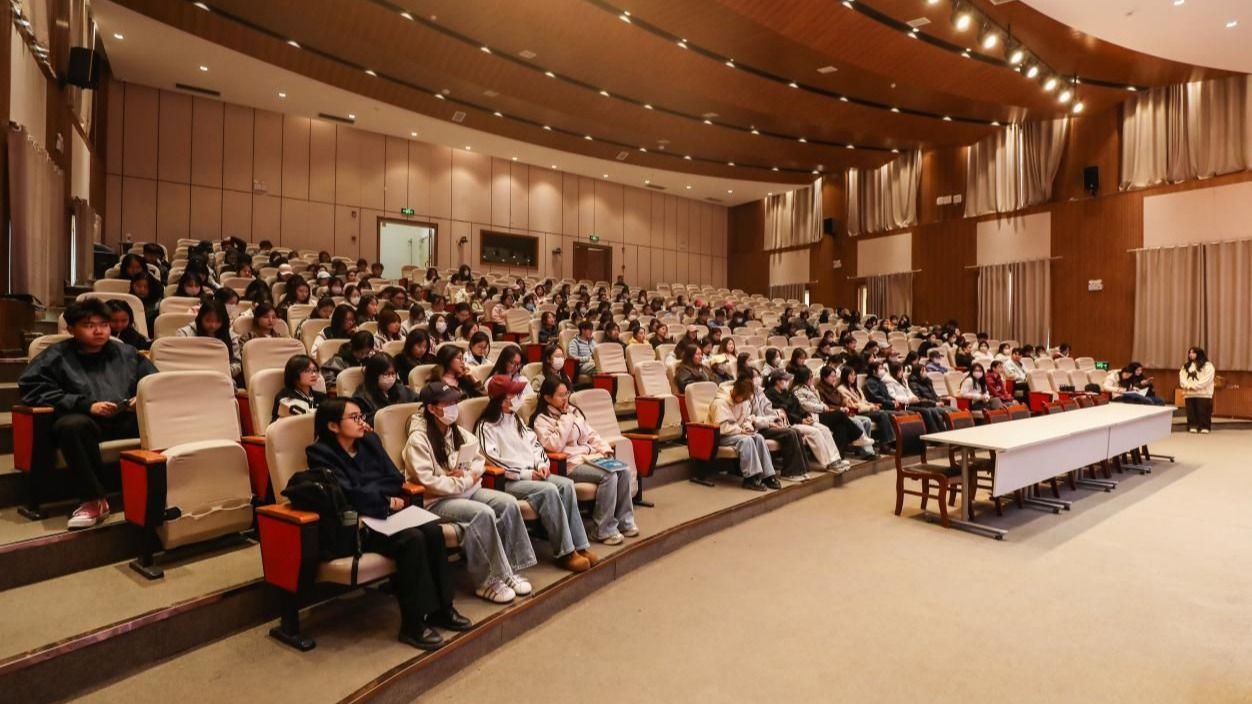 筑梦青春，职击未来——商学院举办职业发展分享会