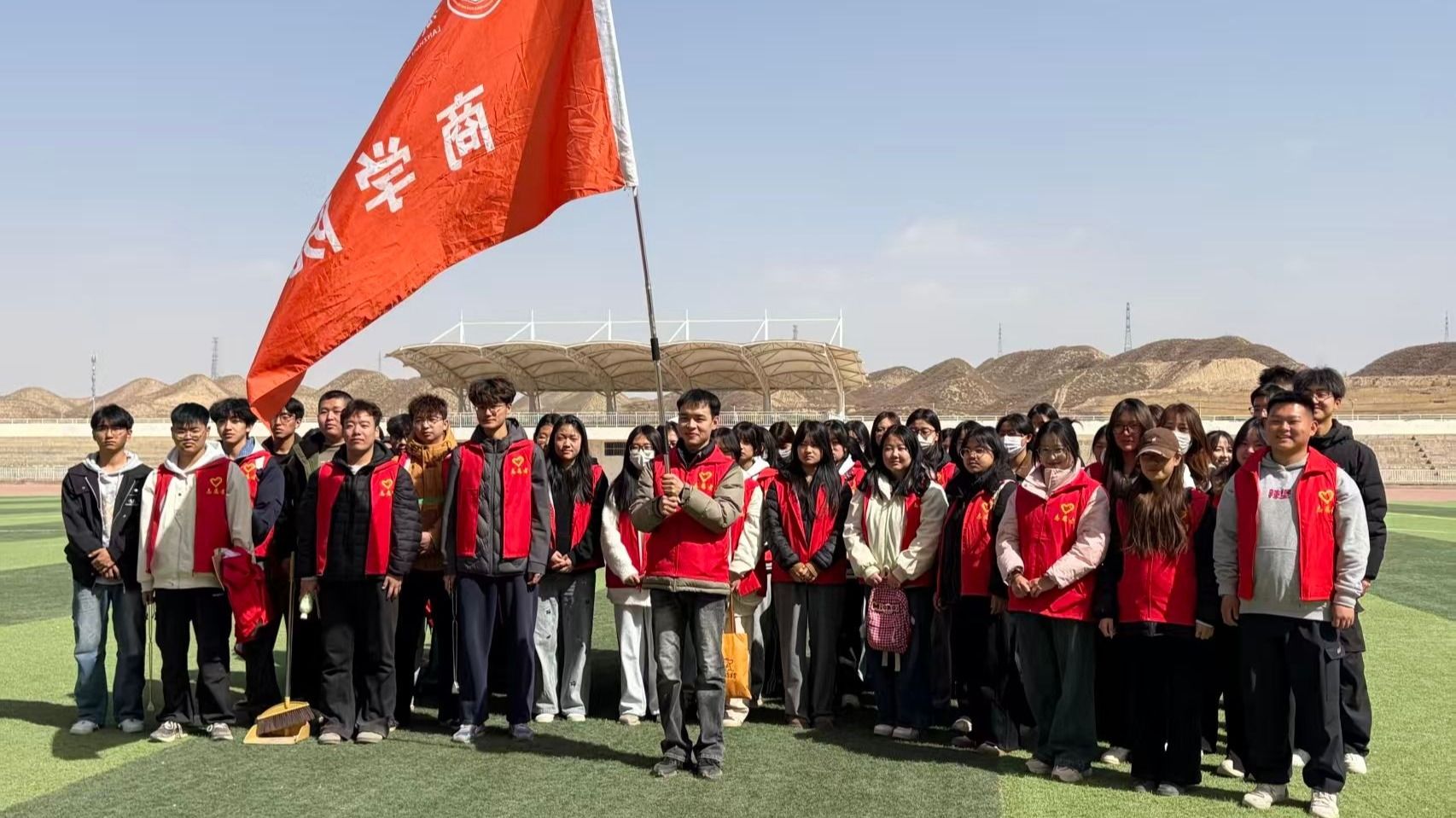 传承雷锋精神 践行初心使命——商学院党委开展学雷锋主题党日活动